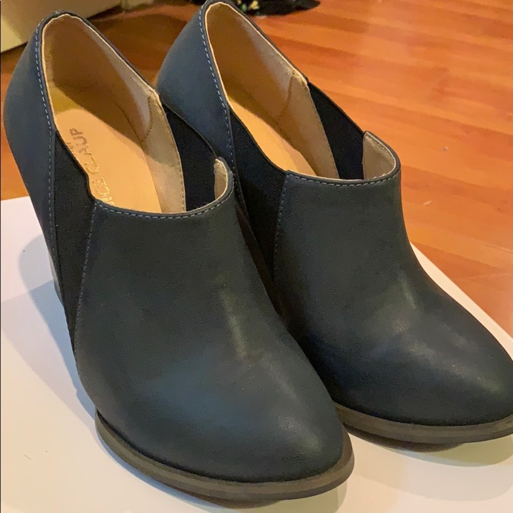 Nice claup booties size 6